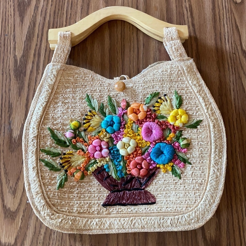 Vintage Floral Applique Straw Tote w Wooden Handle